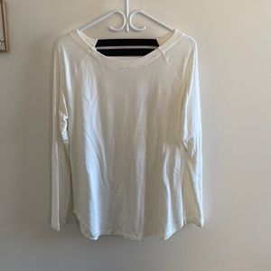 New Cabi Top ! Size small fits like a medium